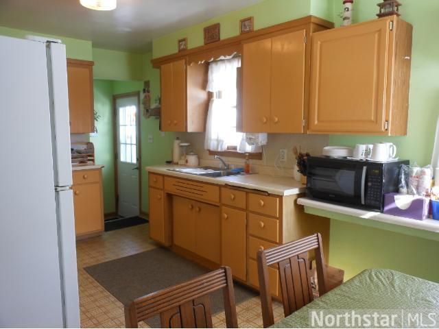 1870 Jackson St, Maplewood, MN 55117