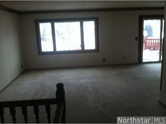 6912 37th St N, Oakdale, MN 55128