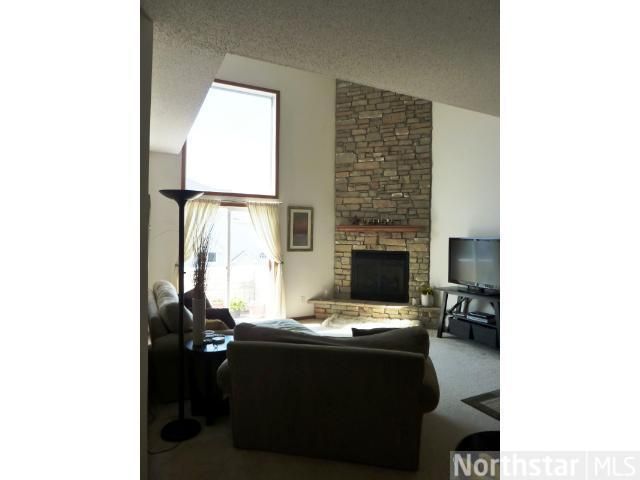 8634 Savanna Oaks Bay #B, Woodbury, MN 55125