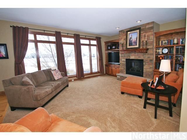 9827 Walnut Grove Ln N, Osseo, MN 55311