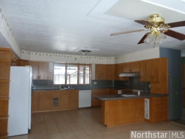 330 Scout Hill Dr, Glencoe, MN 55336