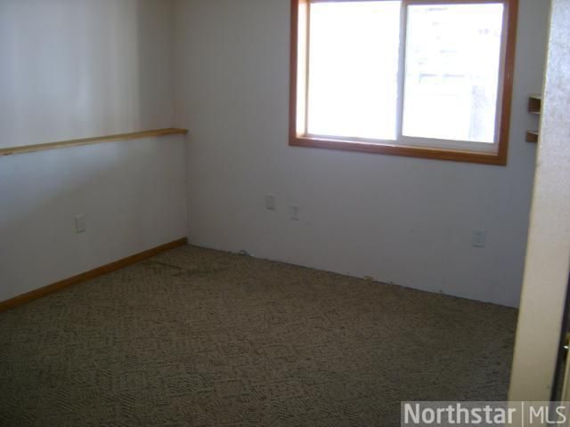 1932 Garfield St S, Cambridge, MN 55008