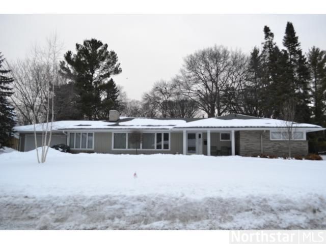 4608 Lakeview Dr, Minneapolis, MN 55424
