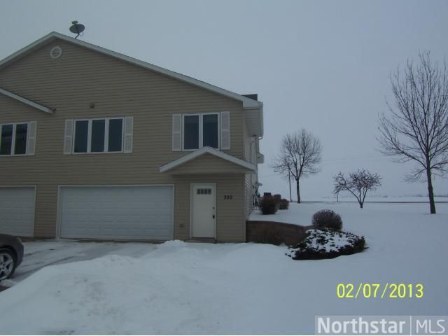 302 Lake Dr, Winsted, MN 55395