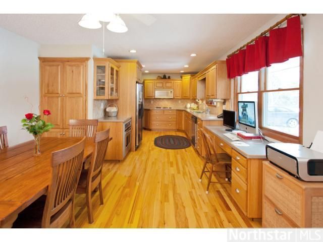 18351 Country Squires Cir, Prior Lake, MN 55372
