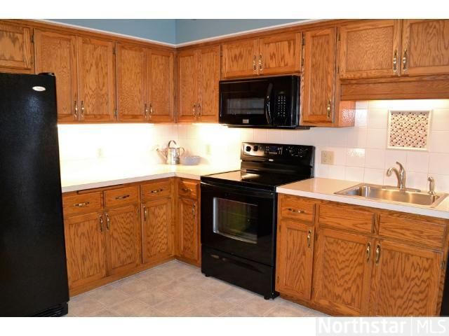 2410 County Road D W #4, New Brighton, MN 55112