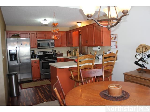 893 Connor Ct, Maplewood, MN 55109