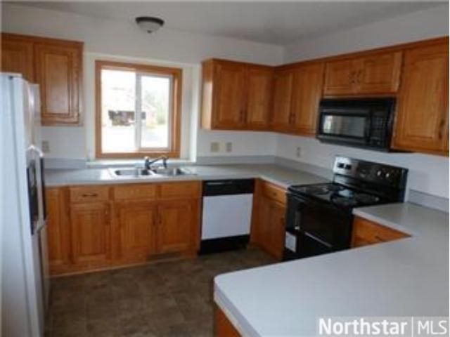 2750 Oak Ridge Dr, Monticello, MN 55362