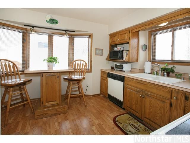 246 Oakwood Dr, Shoreview, MN 55126