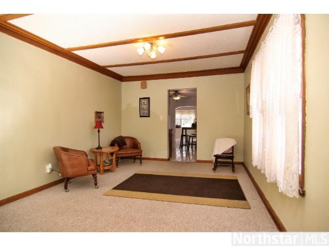 915 Hyacinth Ave E, Saint Paul, MN 55106