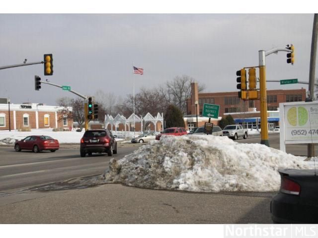386 Oak St, Excelsior, MN 55331