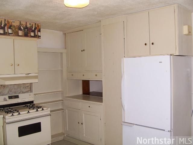 864 Dodd Rd, West Saint Paul, MN 55118