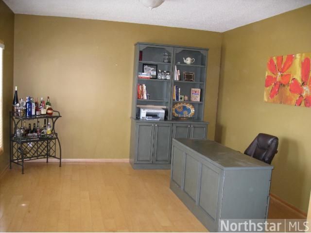 2903 Mark Twain Dr, Chaska, MN 55318