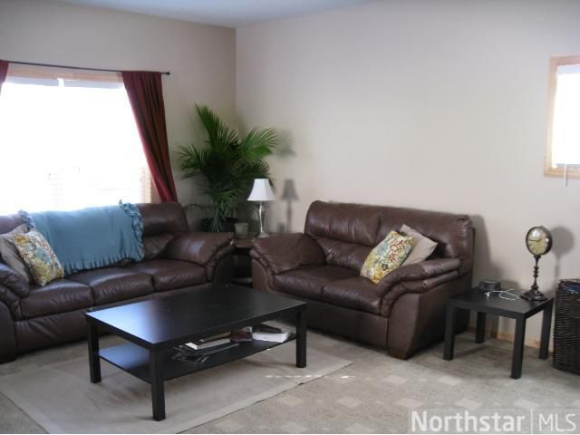 2903 Mark Twain Dr, Chaska, MN 55318