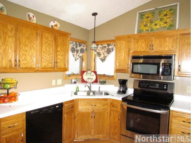 520 Weston Hills Ct, Eagan, MN 55123