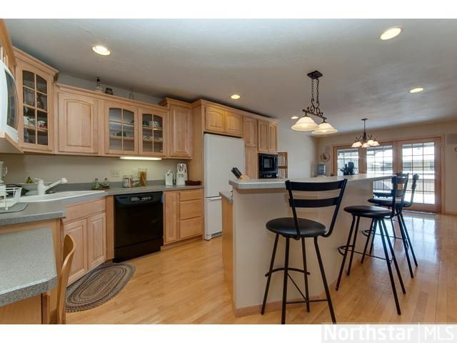 202 Windsor Ct, New Brighton, MN 55112