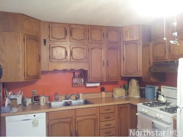 7157 Lakeview Dr, Lino Lakes, MN 55014