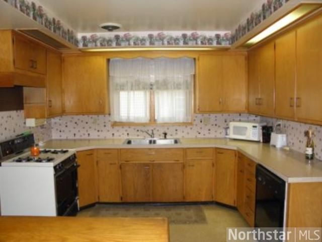 303 4th Ave W, Ellendale, MN 56026