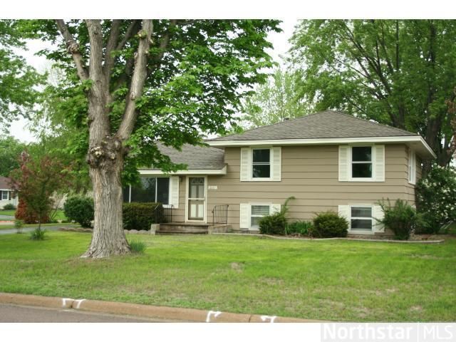 2821 115th Ave NW, Coon Rapids, MN 55433
