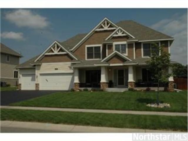 360 Liberty Heights Dr, Chaska, MN 55318