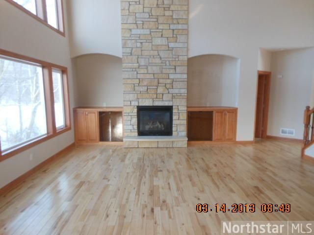 462 Fairhaven Dr, Shakopee, MN 55379