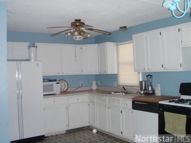 230 Center Ave N, Madelia, MN 56062