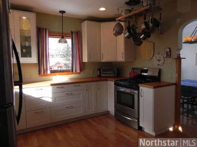 1391 Shryer Ave W, Roseville, MN 55113
