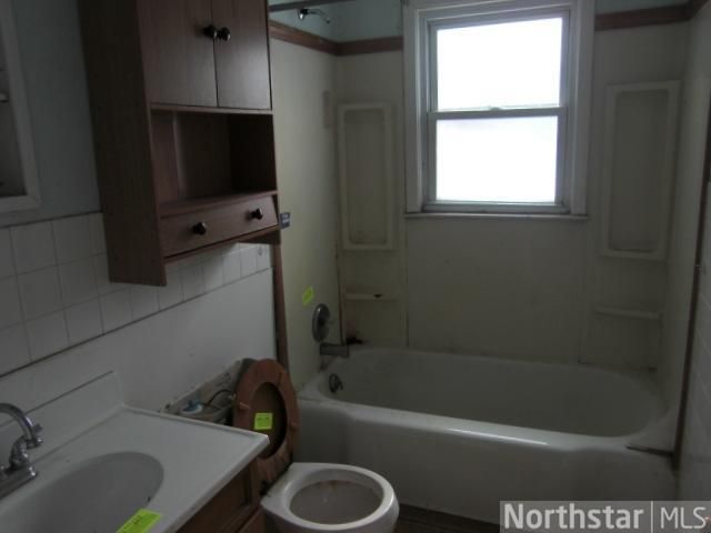 828 Monroe St, Anoka, MN 55303