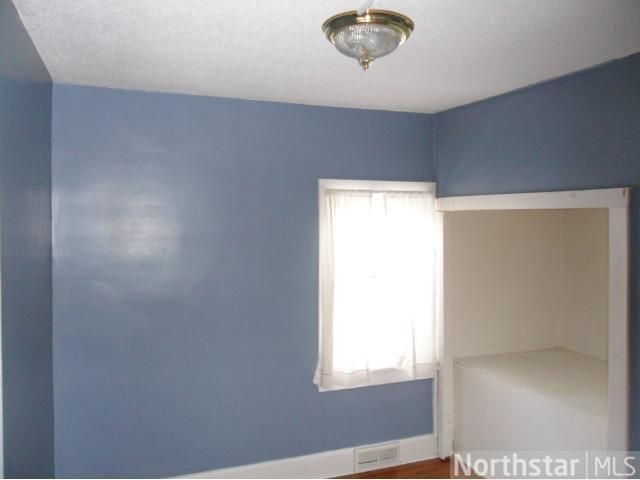 939 6th Ave S, South Saint Paul, MN 55075
