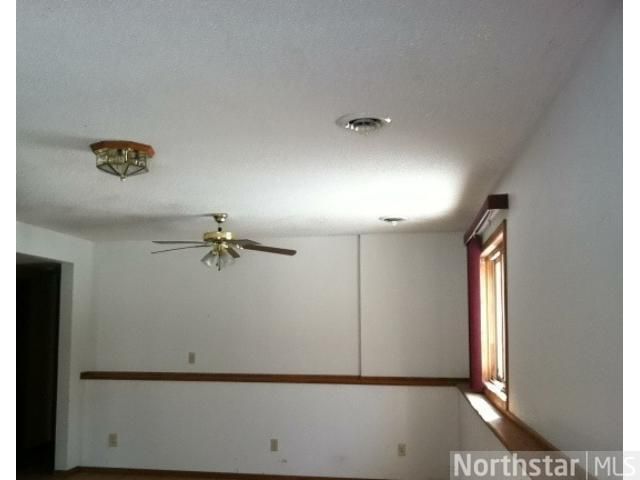 1776 Hale Ave N, Oakdale, MN 55128