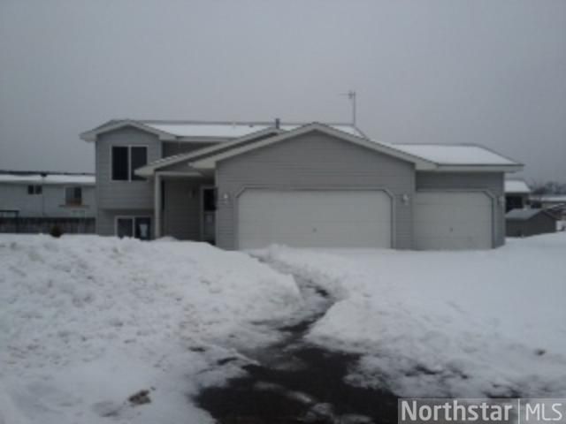 25810 9th St W, Zimmerman, MN 55398