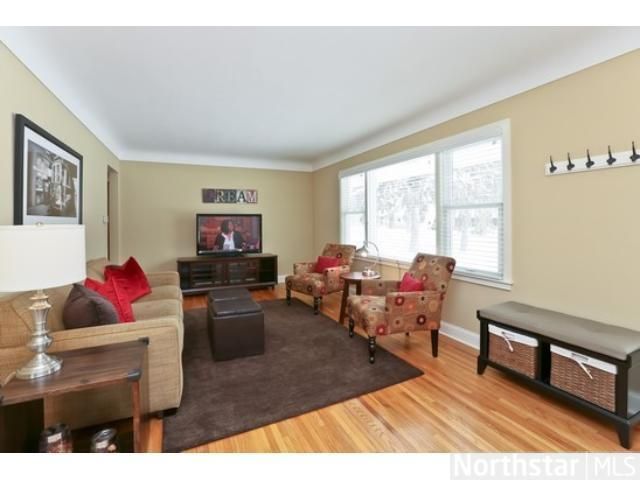 2807 Merrill St, Roseville, MN 55113