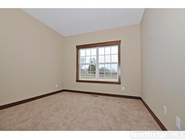1372 Ridge Ln, Shakopee, MN 55379