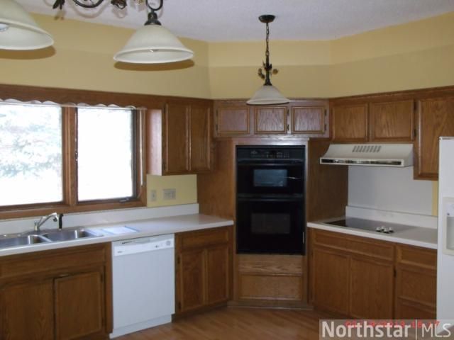 5631 98 1/2 St W, Bloomington, MN 55437