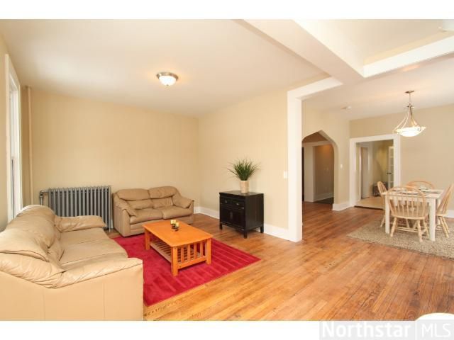 26 Douglas St, Saint Paul, MN 55102