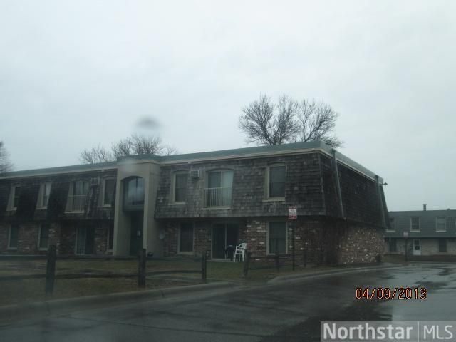 900 9th Ave S #3, Hopkins, MN 55343