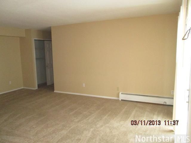 900 9th Ave S #3, Hopkins, MN 55343