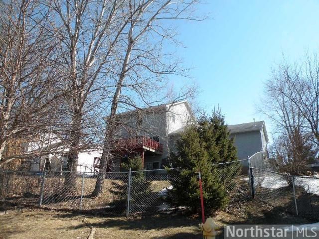 855 Crestview Dr S, Maplewood, MN 55119