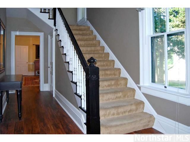 1690 4th St E, Saint Paul, MN 55106