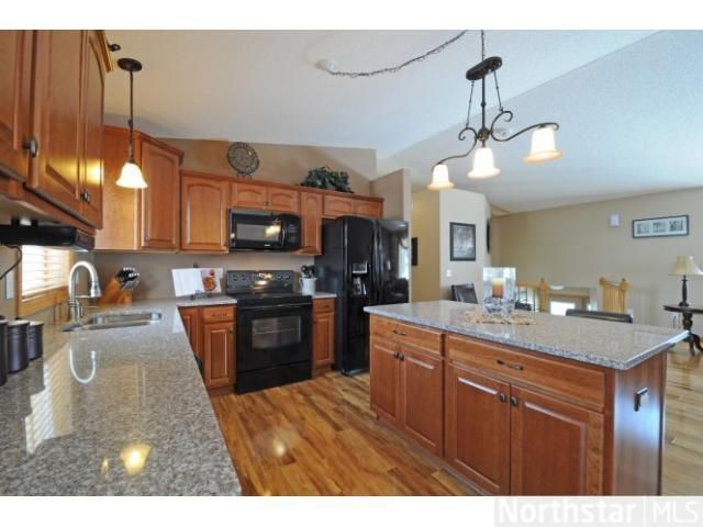 6658 29th Street Pl N, Oakdale, MN 55128