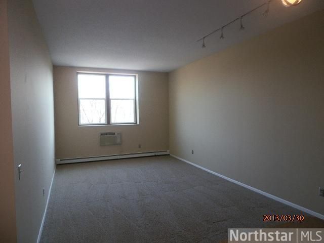 215 NE 7th St #206, Minneapolis, MN 55413