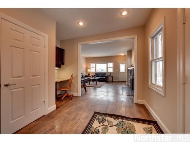 2386 Valentine Ave, Saint Paul, MN 55108