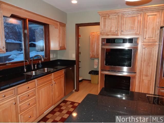 1269 Harmon Ct, West Saint Paul, MN 55118