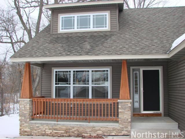 9192 Grove Dr, Chisago City, MN 55013