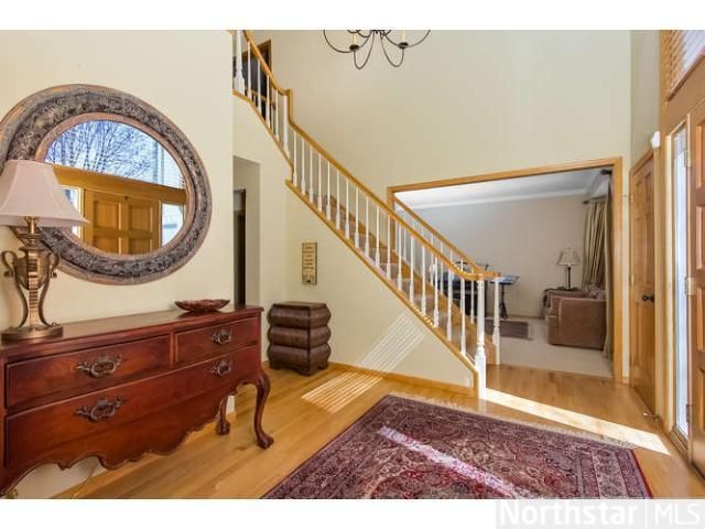 10282 Bluff Rd, Eden Prairie, MN 55347