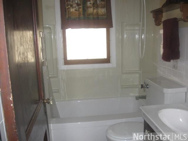 1327 Eleanor Ave, Saint Paul, MN 55116