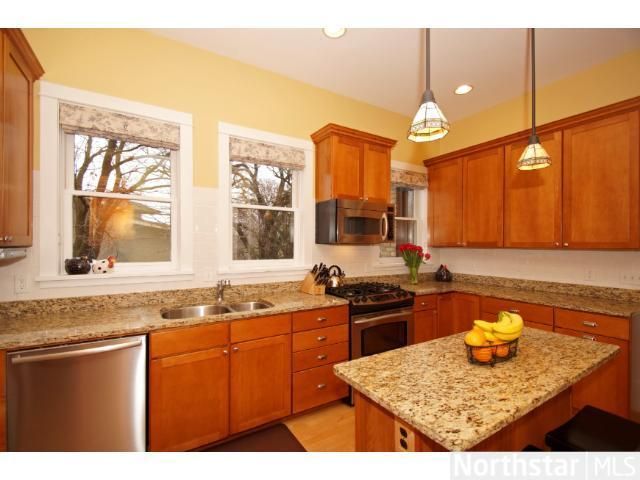 575 Lincoln Ave, Saint Paul, MN 55102