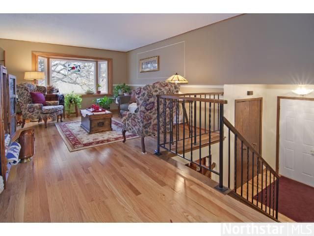 3828 Gresham Pl N, Oakdale, MN 55128