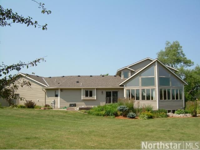 202 Fairway Dr, Glencoe, MN 55336
