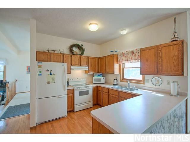 18825 Barrington Dr, Eden Prairie, MN 55346